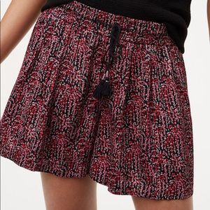 Loft Sz Med Shorts fluid drawstring garland